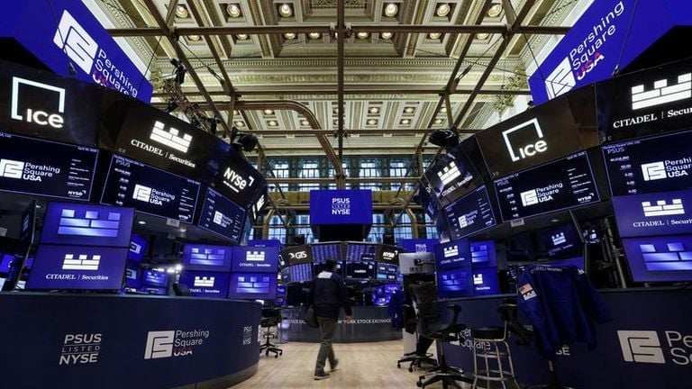 NYSE trading‑floor photo at market close &mdash; illustrates market activity and investor attention as Big Tech earnings and Fed policy move prices.