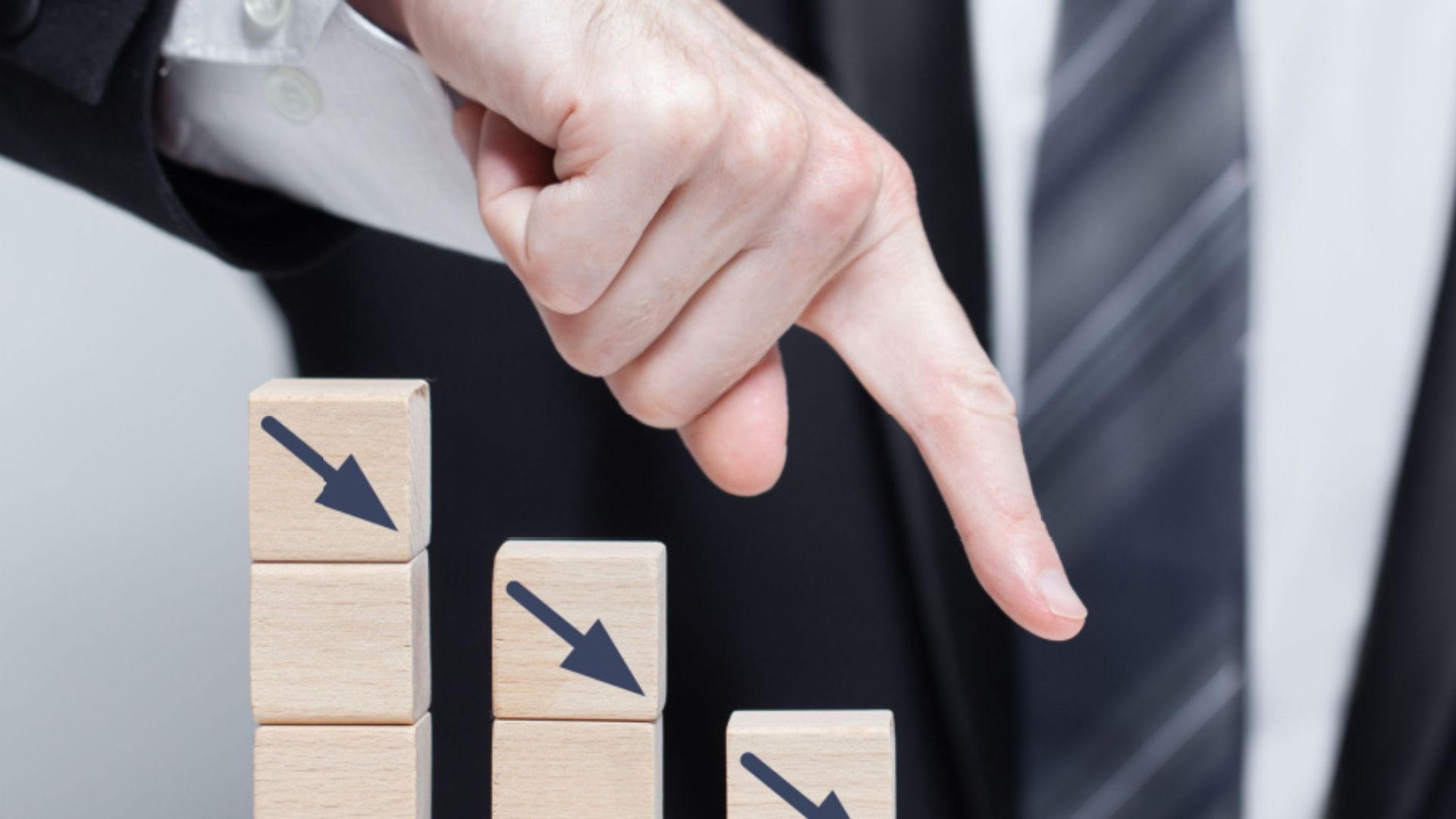 USDR Stablecoin Depegs As Team Scrambles To Provide Solutions